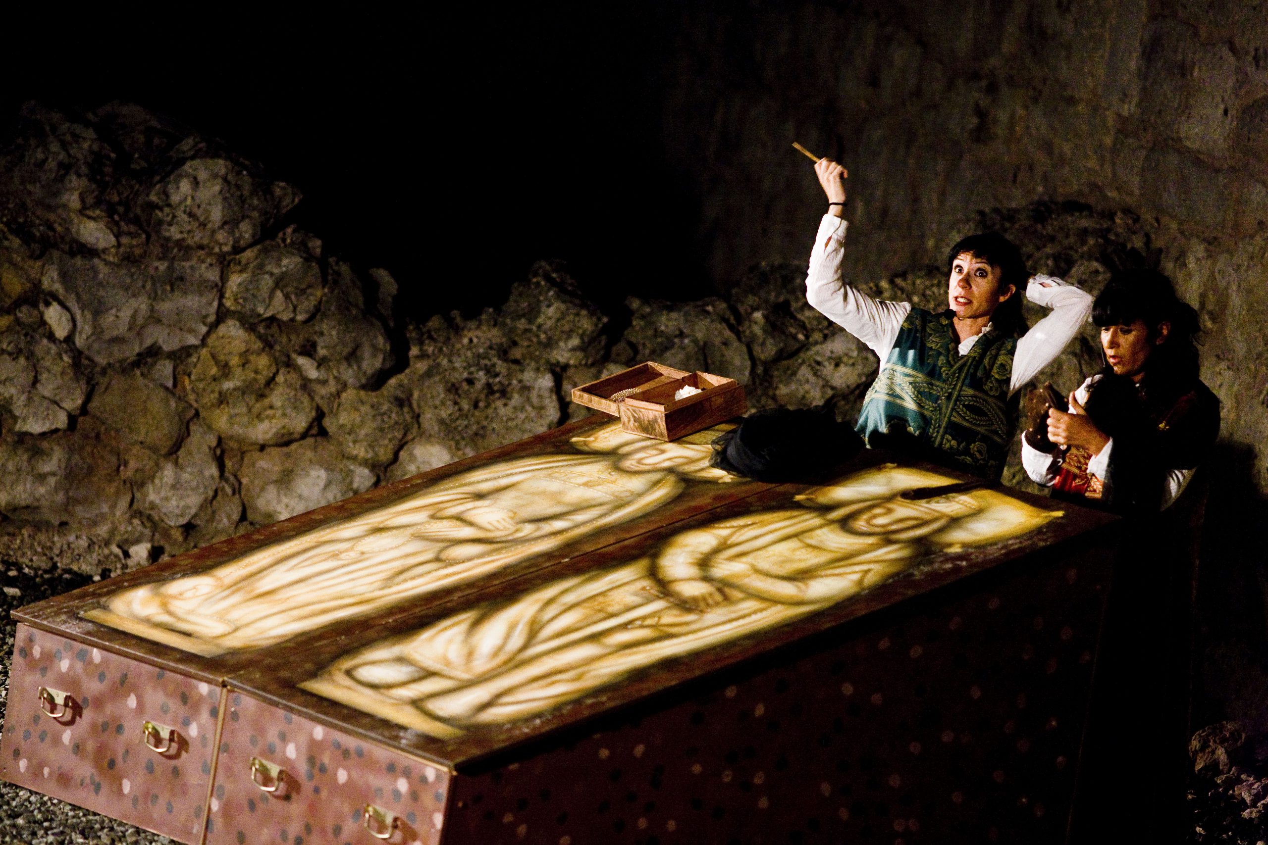 Teatro en el castillo, bambalúa representa témpora Teatro en el castillo, bambalúa representa témpora