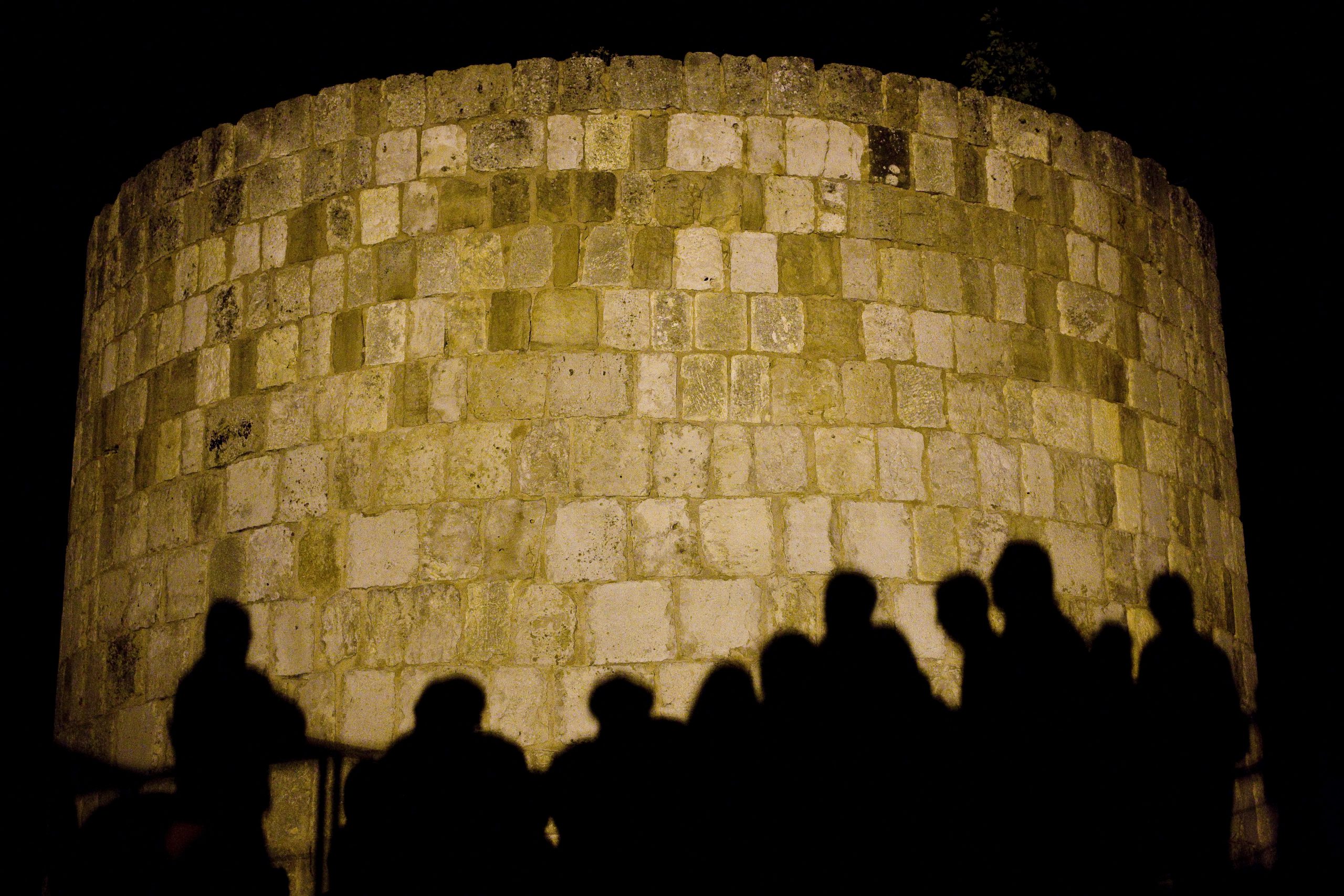 Teatro en el castillo, bambalúa representa témpora Teatro en el castillo, bambalúa representa témpora